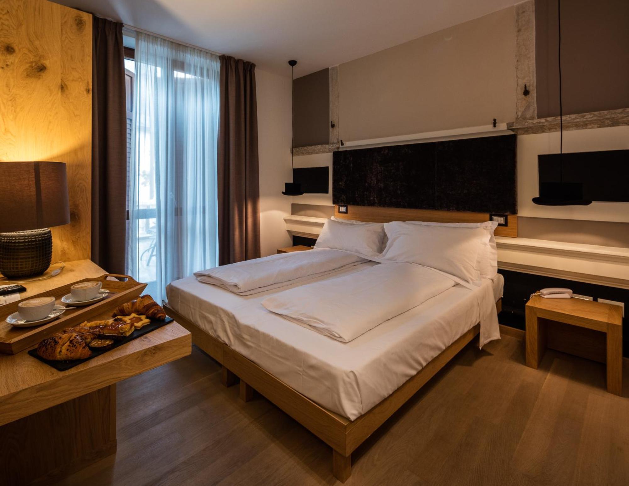 Albergo Caffe Centrale Mezzocorona Exteriör bild