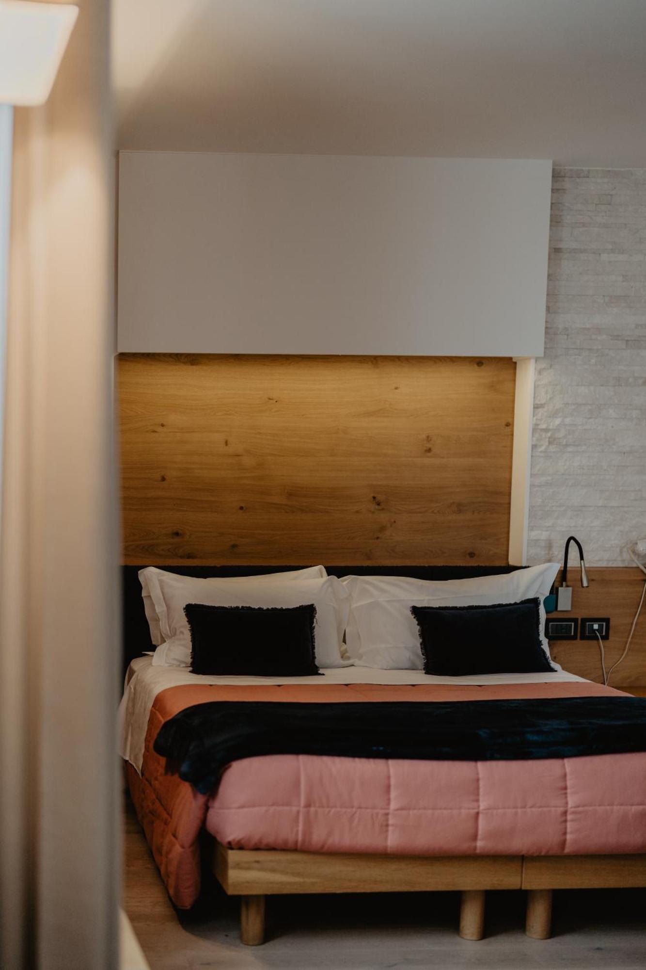 Albergo Caffe Centrale Mezzocorona Exteriör bild