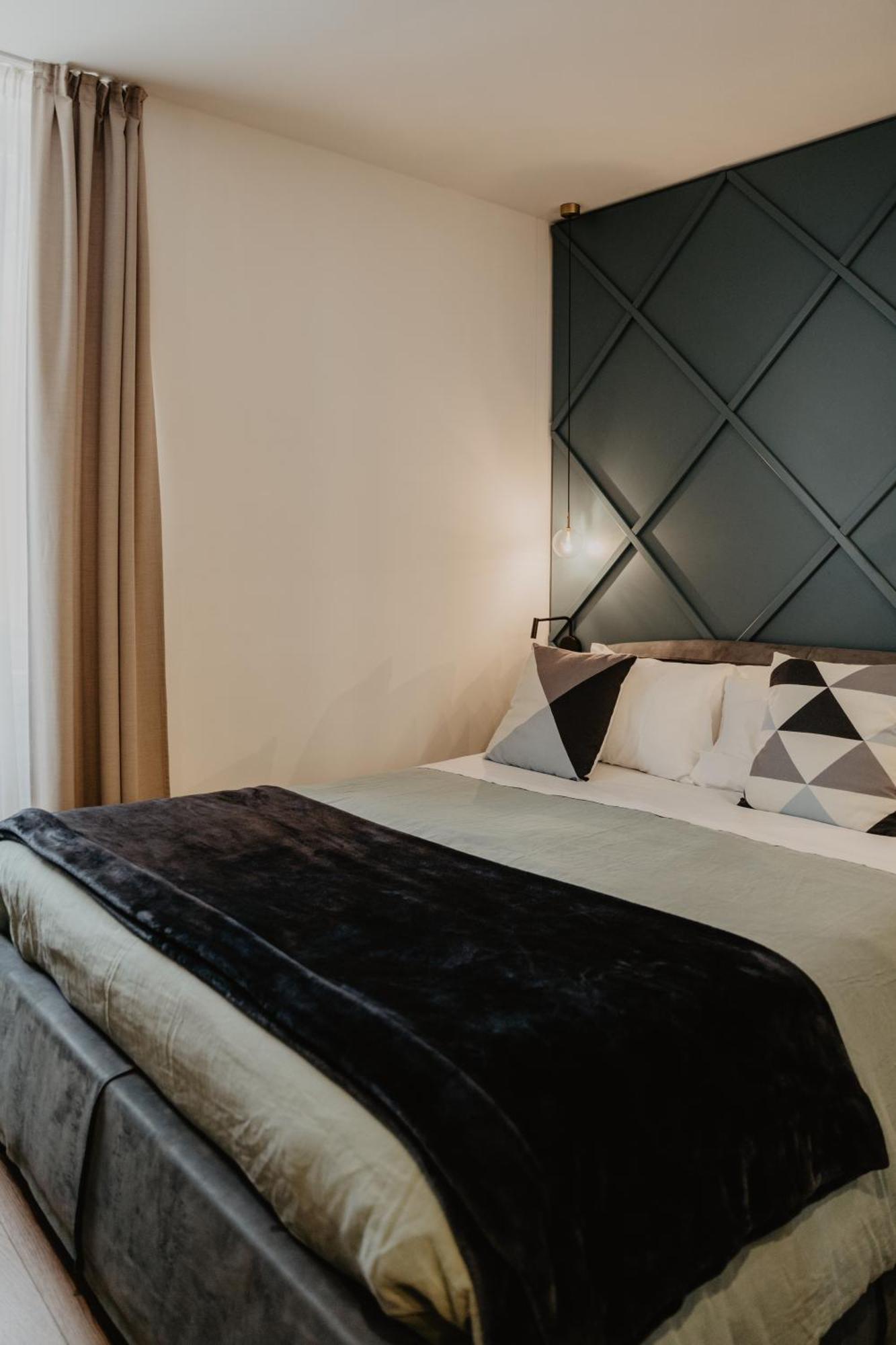 Albergo Caffe Centrale Mezzocorona Exteriör bild