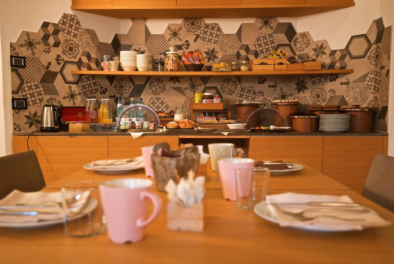 Albergo Caffe Centrale Mezzocorona Exteriör bild